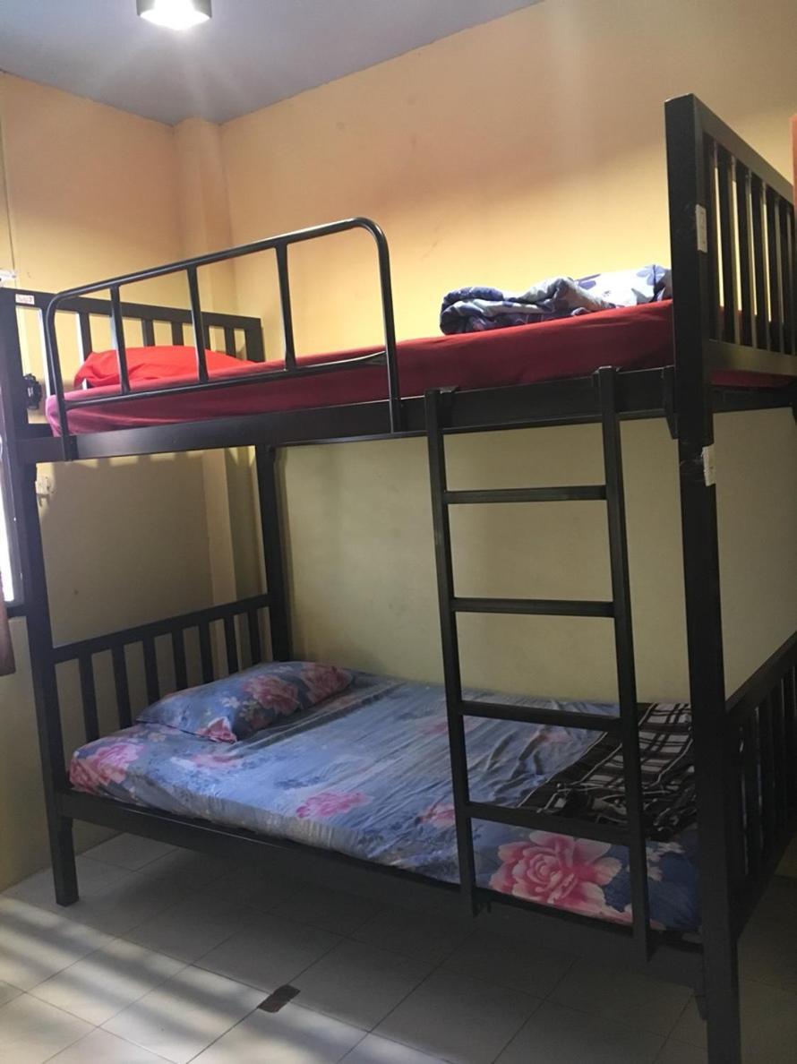 One Isra Hostel Chiang Mai Dış mekan fotoğraf