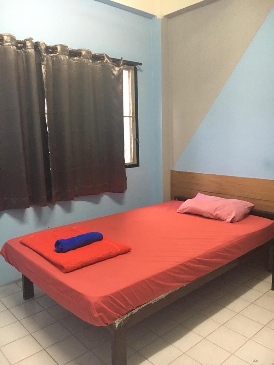 One Isra Hostel Chiang Mai Dış mekan fotoğraf